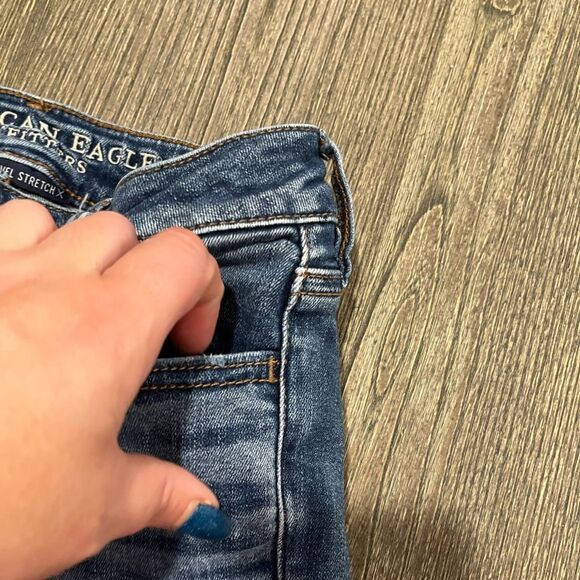 American Eagle Skinny Jeans NE(X)T Level Stretch Distressed Medium Wash Size 0 - Picture 3 of 11